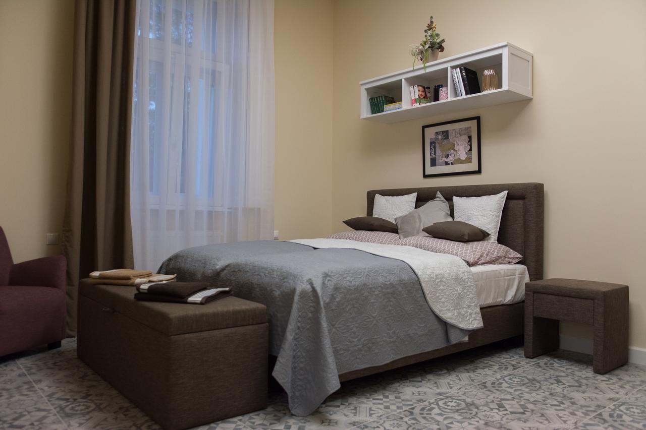 Zora Apartman Eger Buitenkant foto
