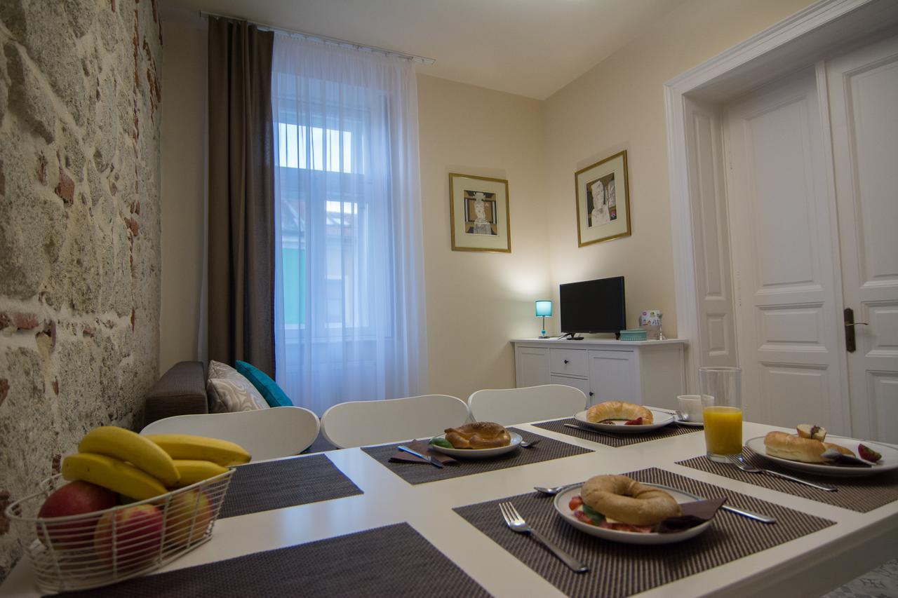 Zora Apartman Eger Buitenkant foto