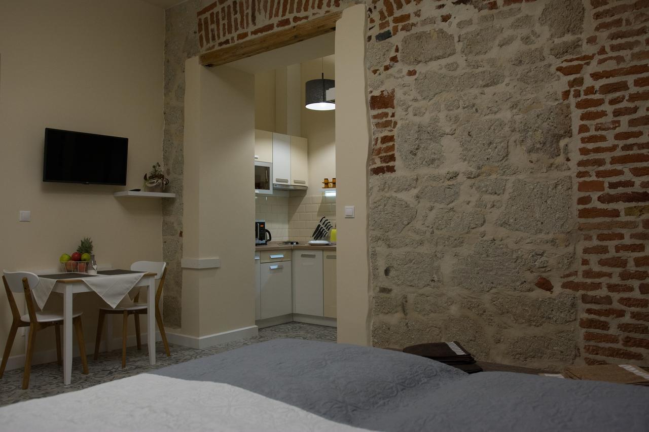 Zora Apartman Eger Buitenkant foto