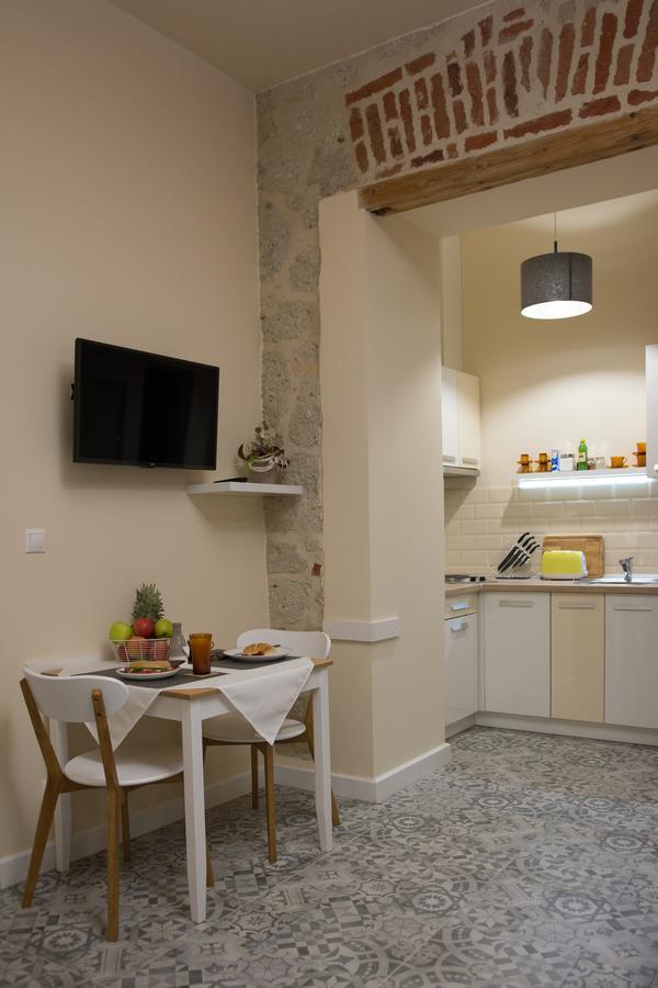 Zora Apartman Eger Buitenkant foto