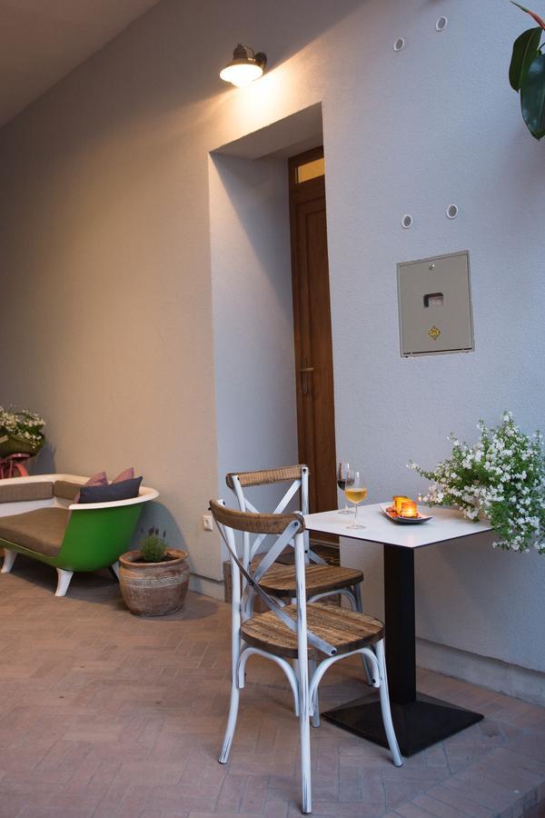 Zora Apartman Eger Buitenkant foto