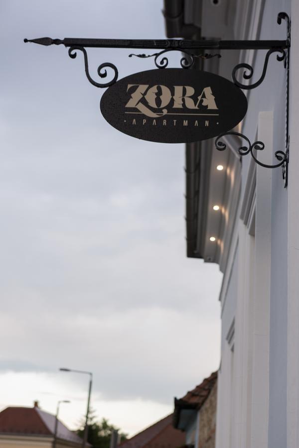 Zora Apartman Eger Buitenkant foto