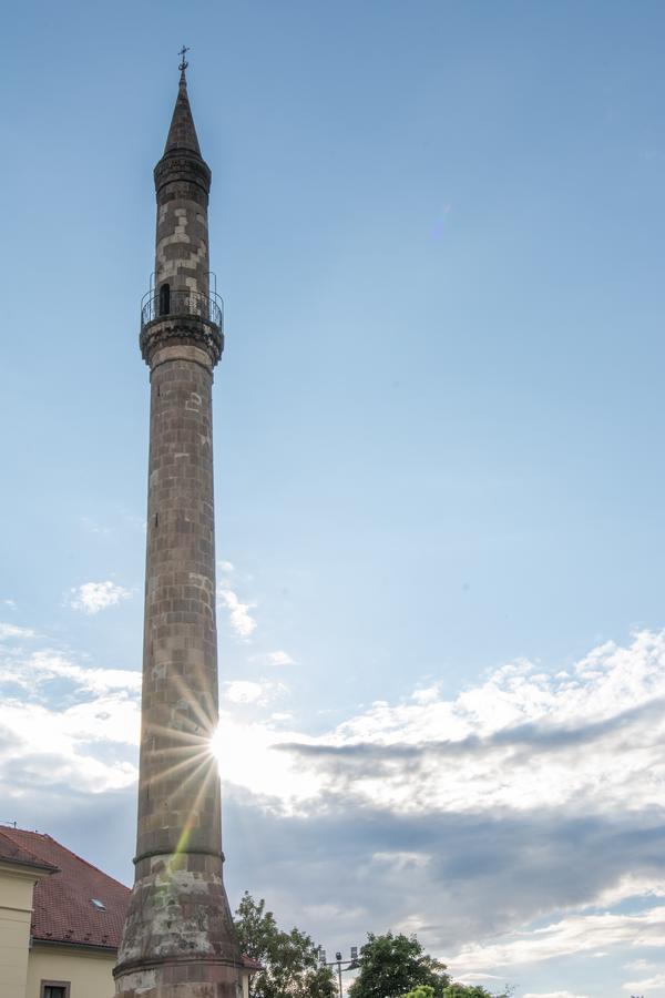 Zora Apartman Eger Buitenkant foto